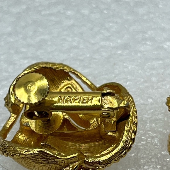 Napier Gold Tone Love Knot Earrings Signed  Clip on Earrings - Picture 9 of 12